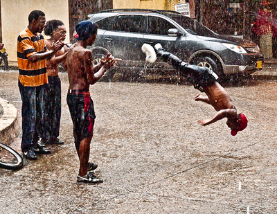 The Story Behind This Photo - Persistent Street Performers in Cartegena, Colombia