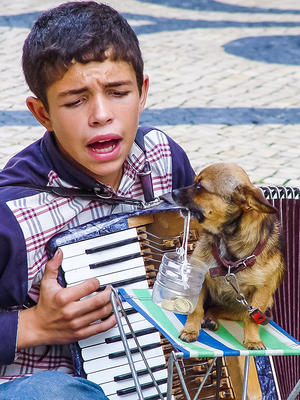 The Story Behind This Photo - Street Performers in Lisbon, Portugal