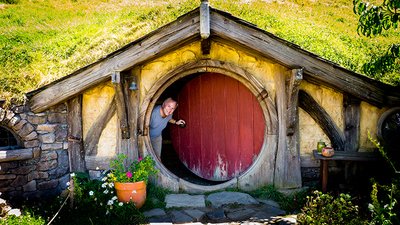 The Story Behind This Photo - Visiting Hobbiton in Matamata, New Zealand
