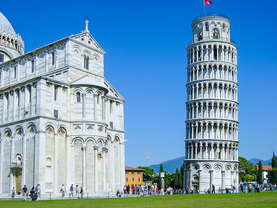 The Story Behind This Photo - Visiting the Leaning Tower in Pisa, Italy